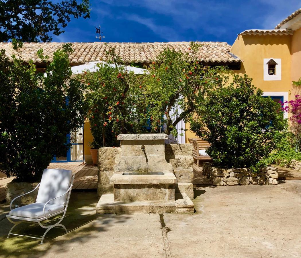 Bastide Du Regent Hotel Le Thor Exterior foto