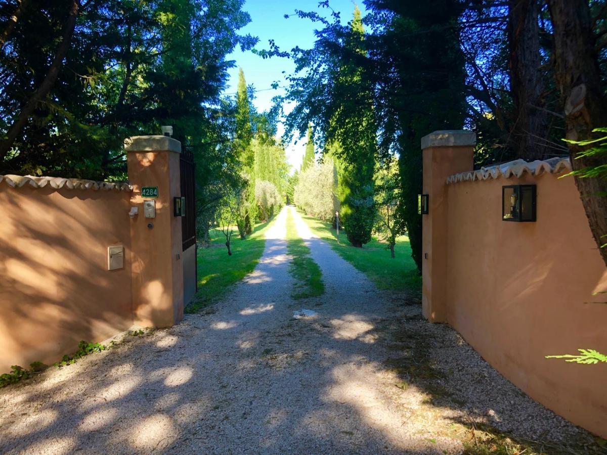 Bastide Du Regent Hotel Le Thor Exterior foto